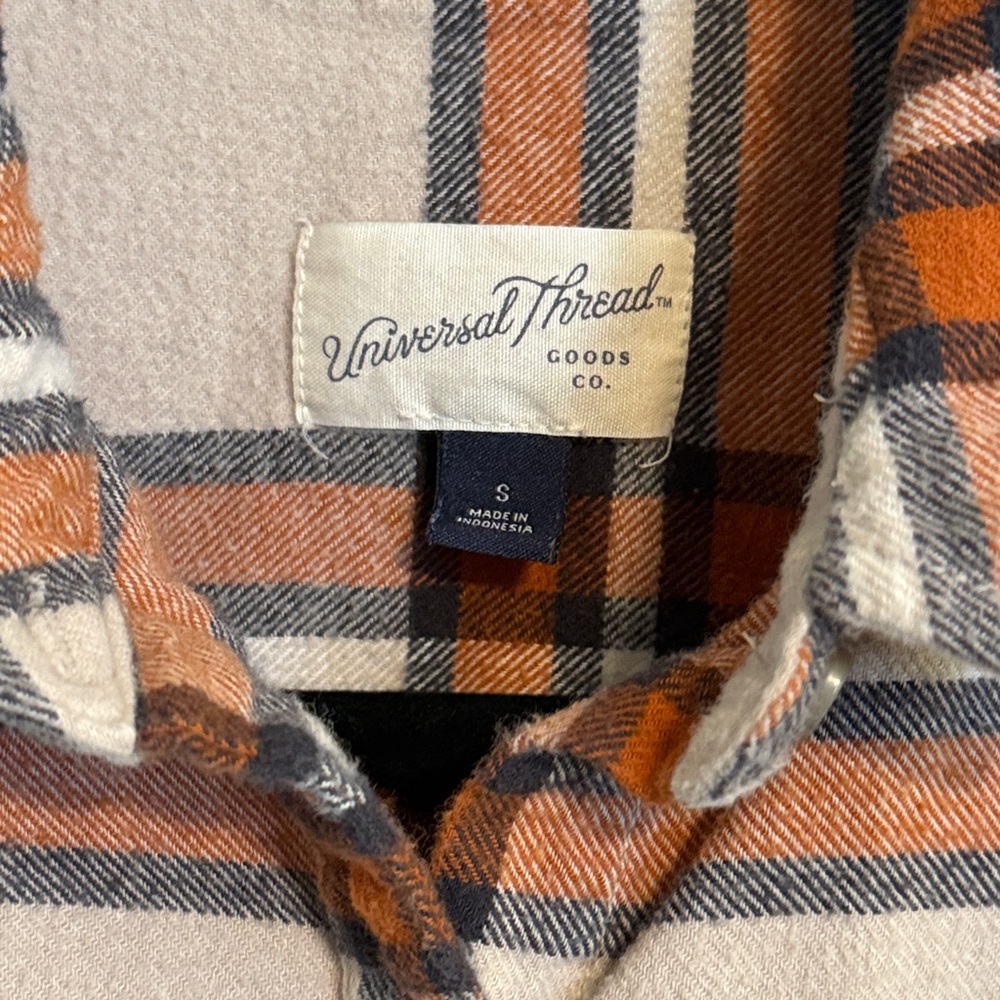 ๐ค Universal Thread Beige, Black, and Orange Plaid Flannel Button Down - Picture 2 of 5